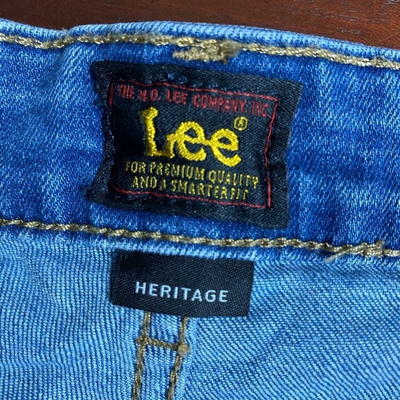 Lee Heritage Jeans Women’s Size 14M Blue Medium Wash Distressed Straight Leg - Picture 6 of 8